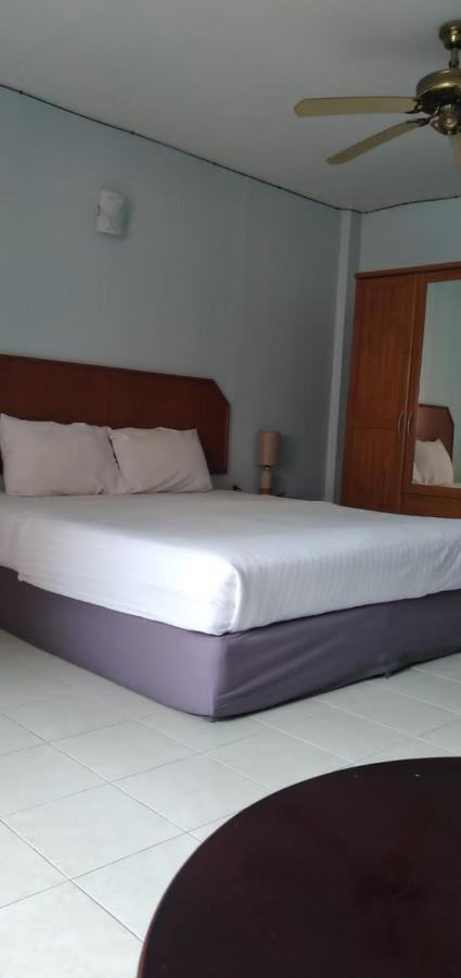 Kingfisher House And Bar Pattaya Zewnętrze zdjęcie